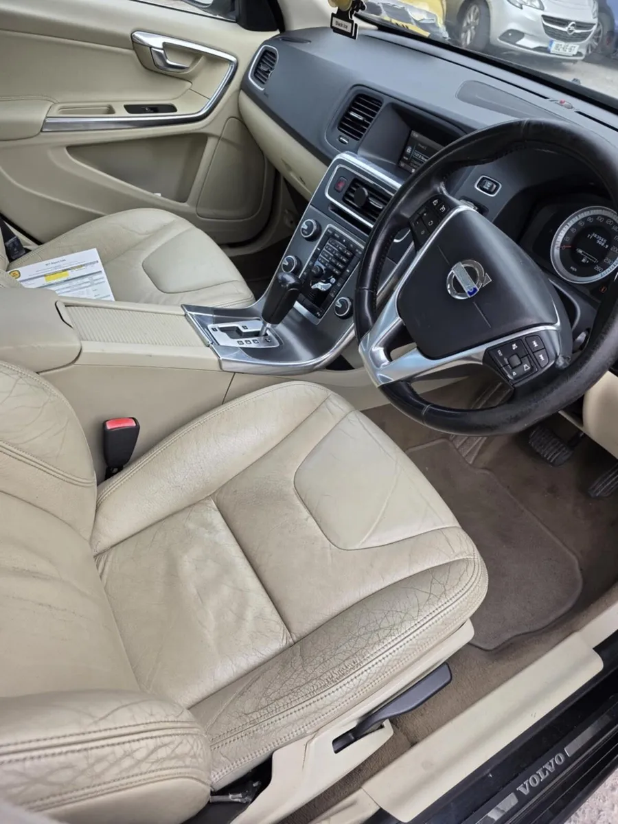 Volvo s60 2l Automatic - Image 3