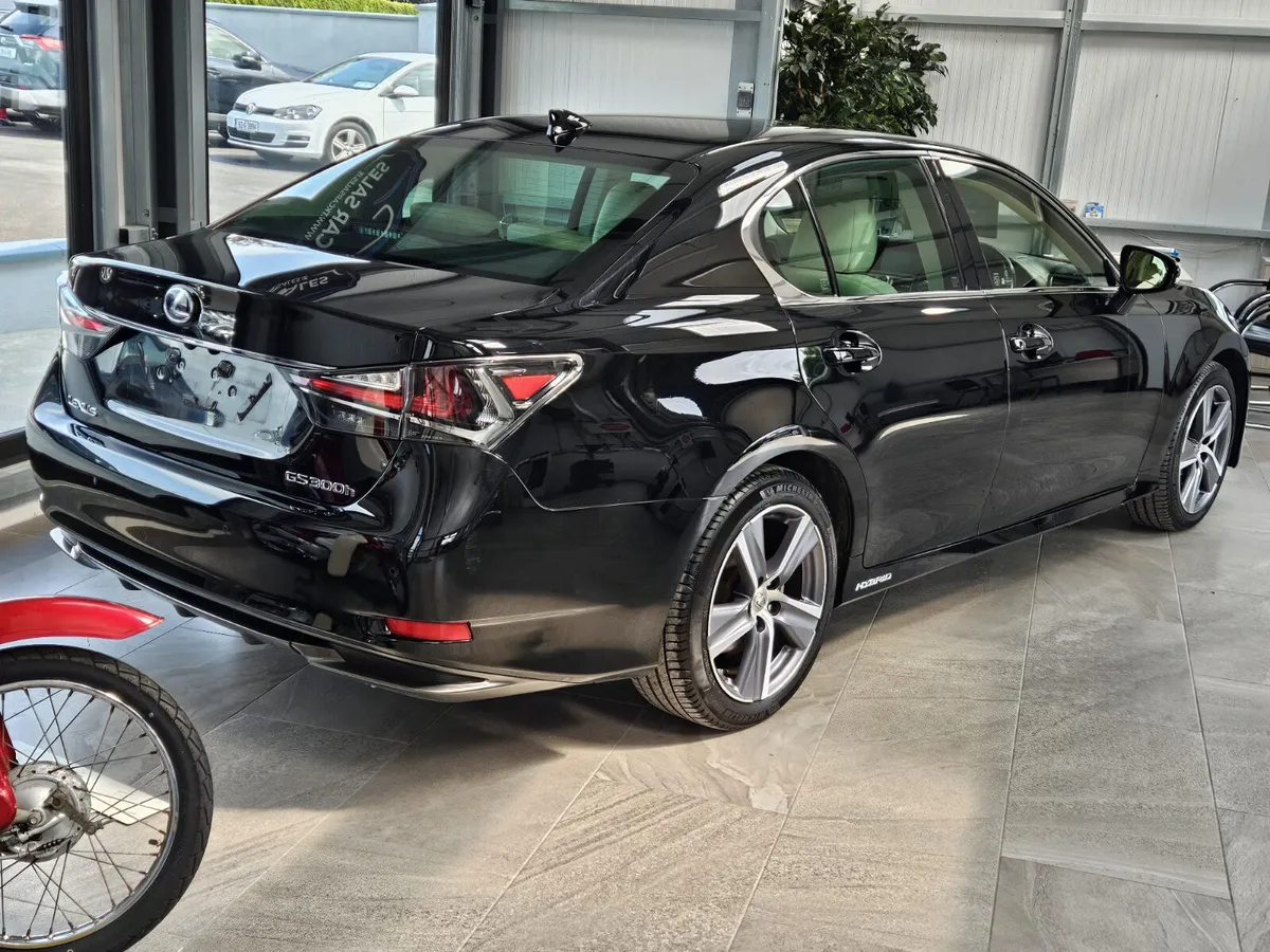 18 LEXUS GS-300 LUXURY - Image 4