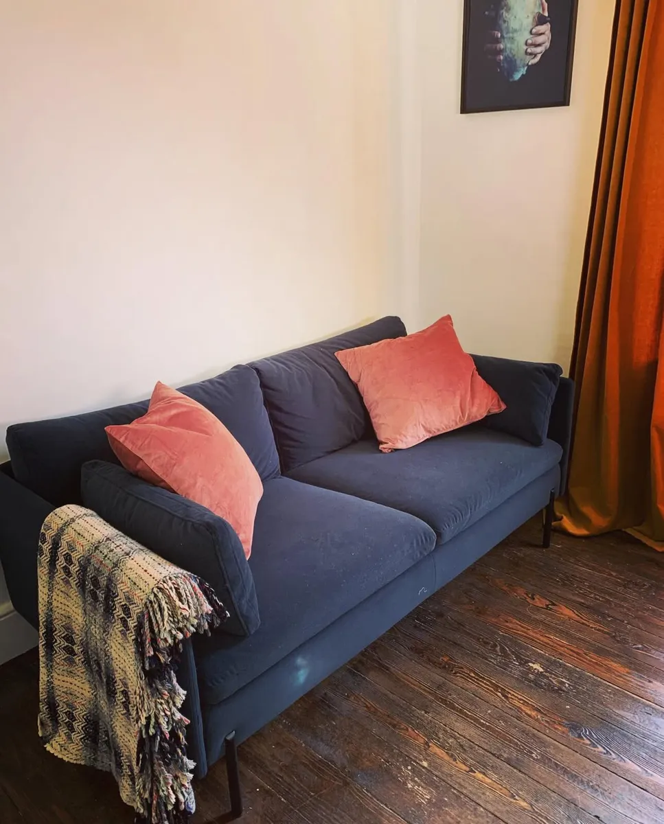 Sofa 2.5 seater Dark Blue velvet - Image 1