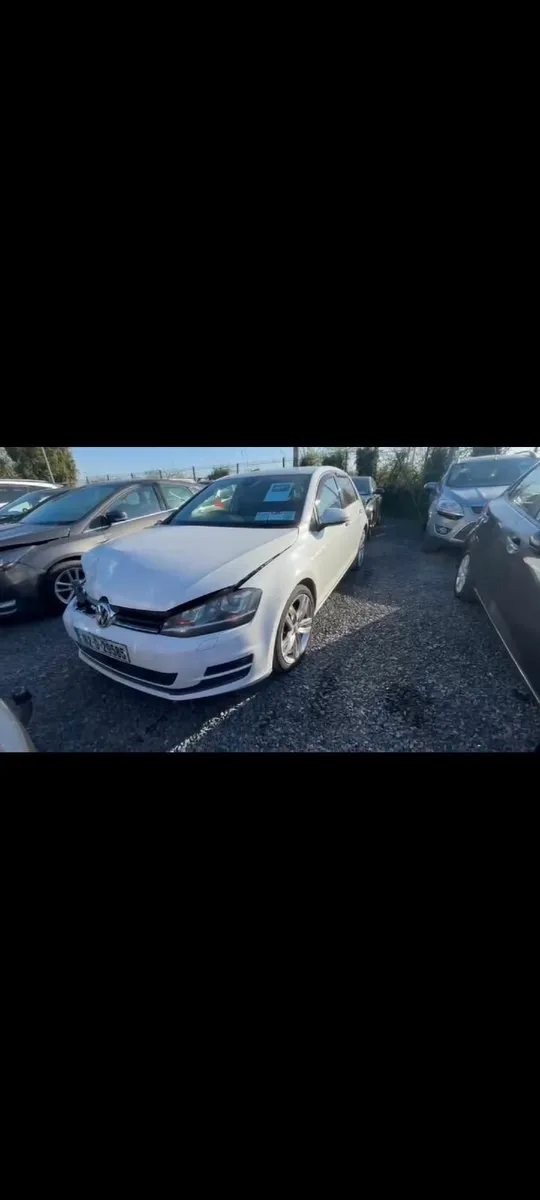 Damaged repairable vw golf automatic - Image 1