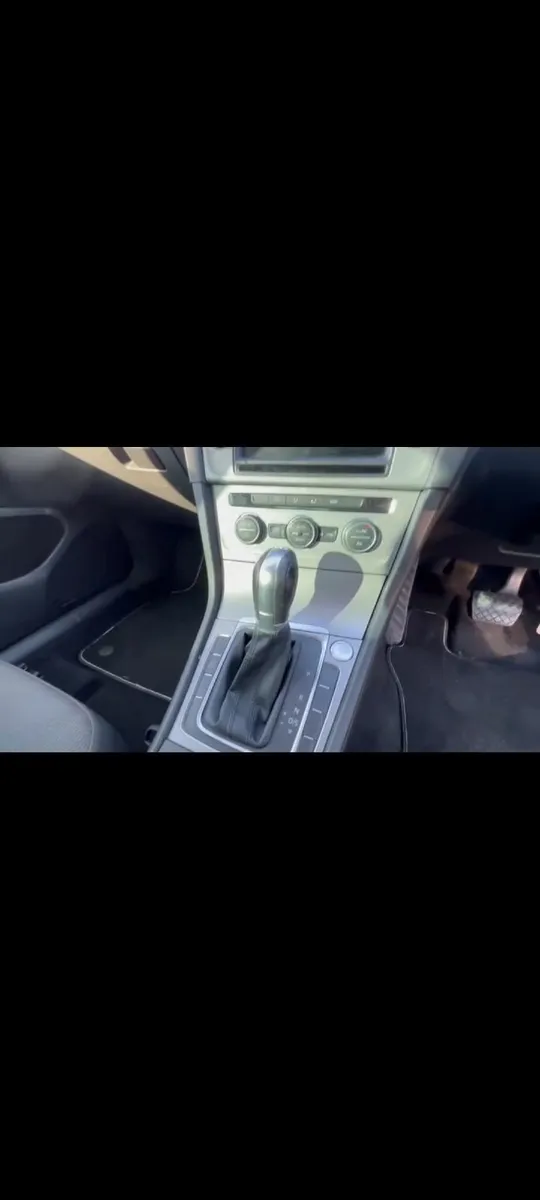 Damaged repairable vw golf automatic - Image 3