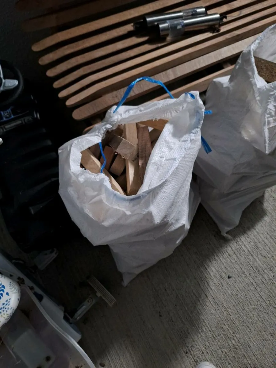 Hardwood kindling, stove blocks and hardwood block - Image 1