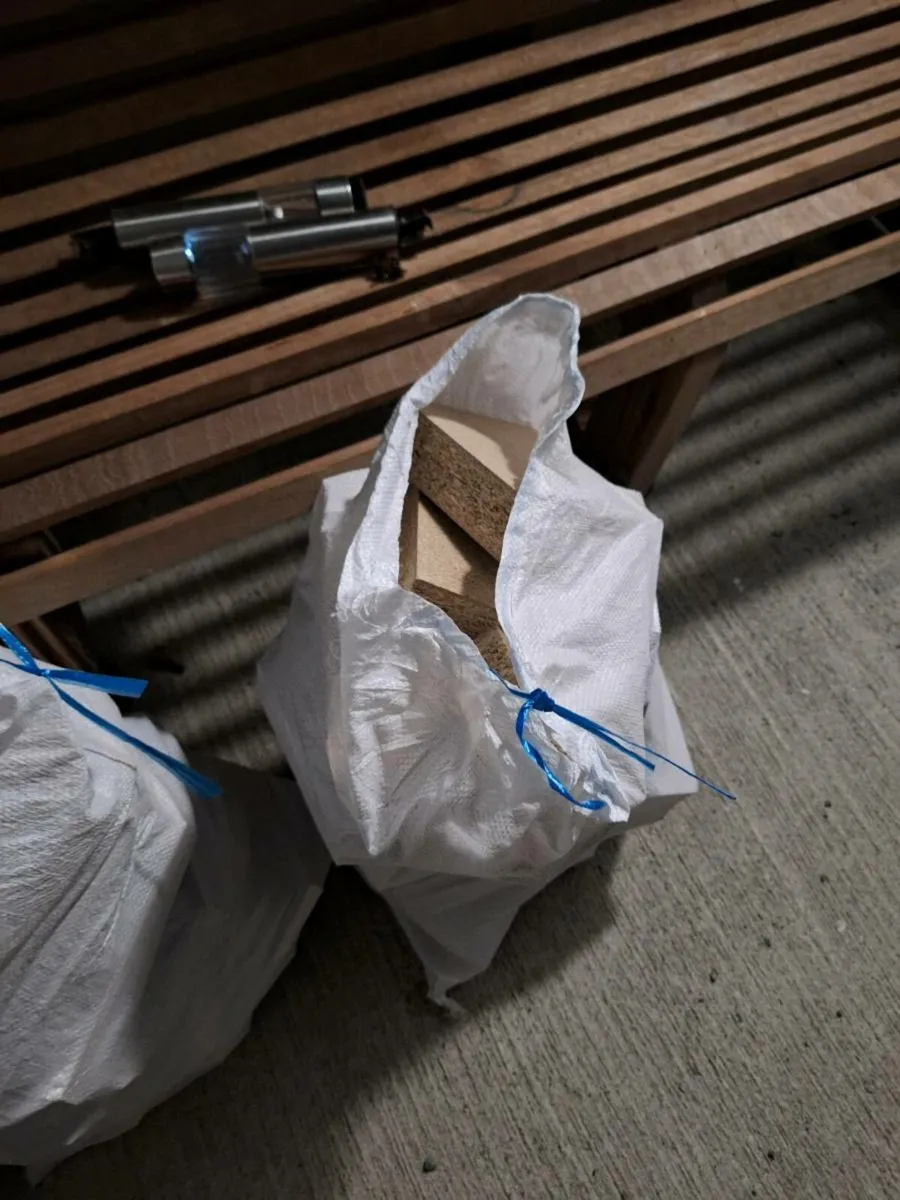 Hardwood kindling, stove blocks and hardwood block - Image 3