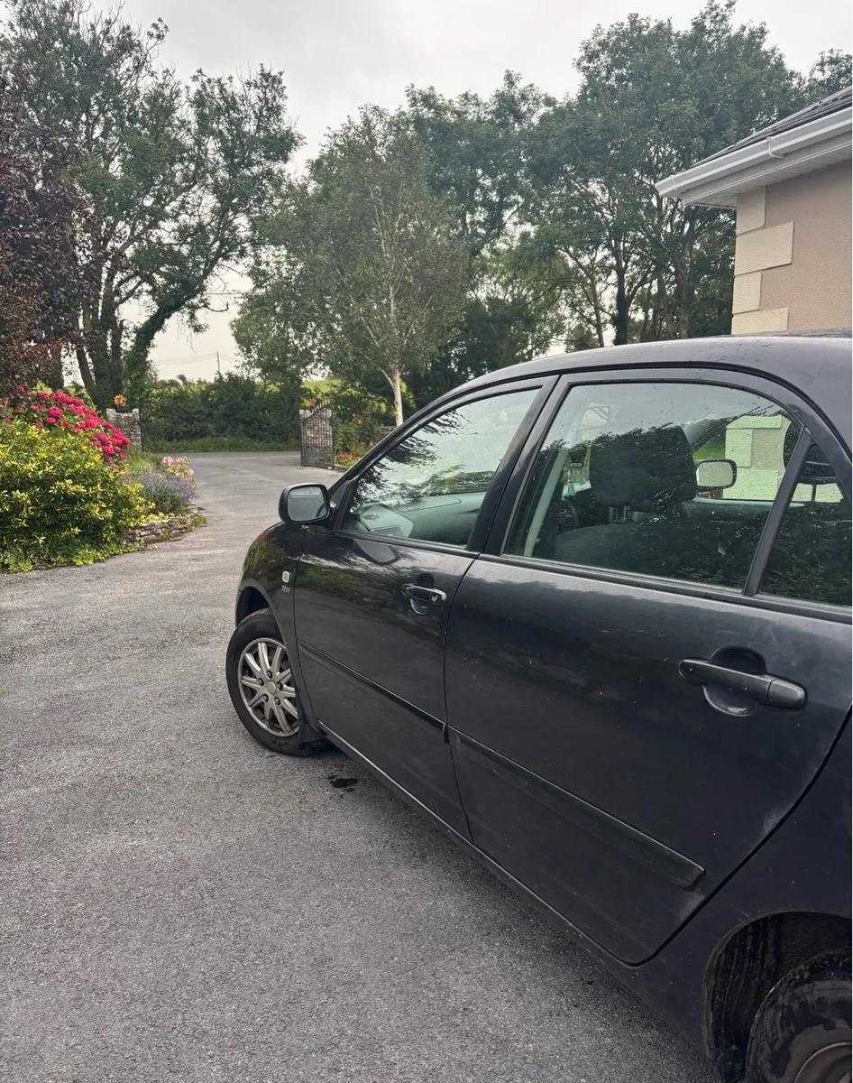 Toyota Corolla 2003 - Image 2