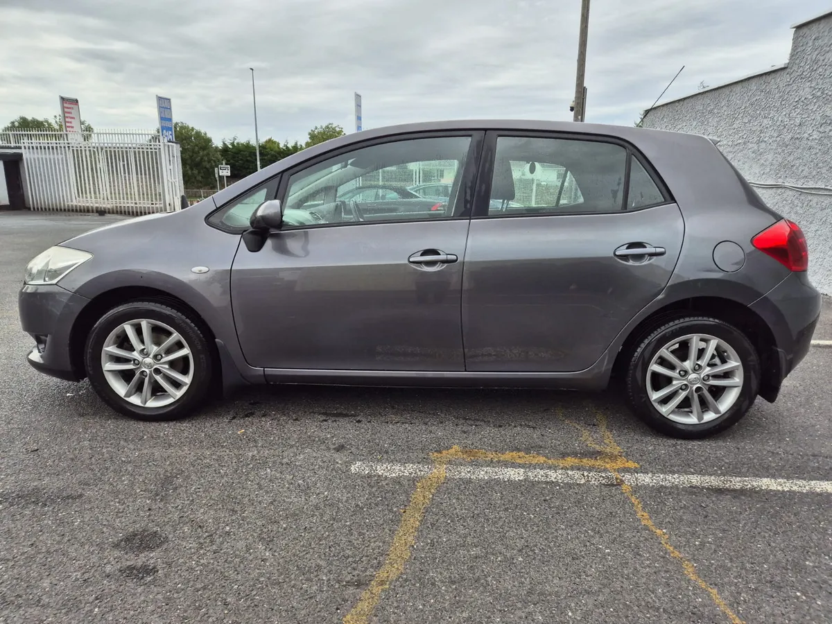 Toyota Auris 2008 Mint Condition - Image 2