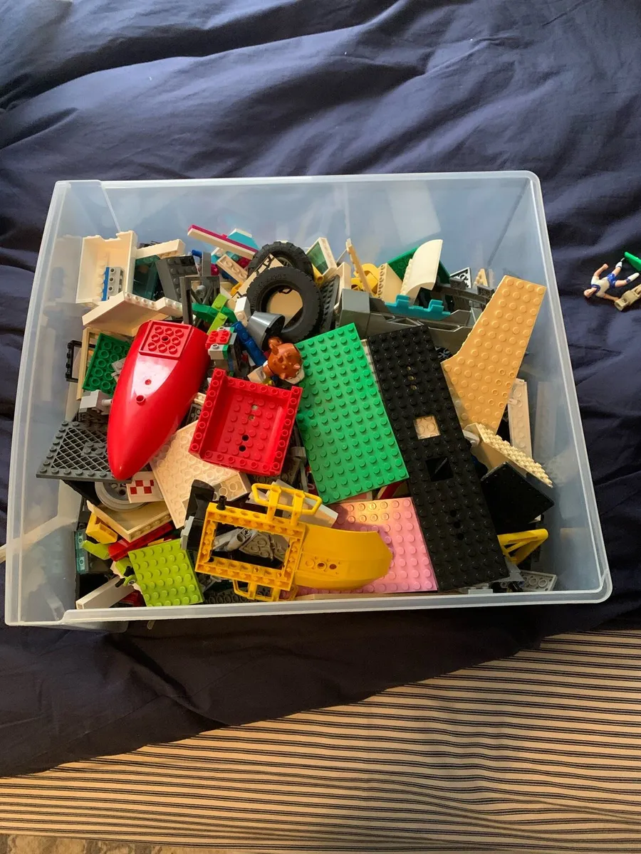 Box of Lego from years 2000-2018 - Image 1