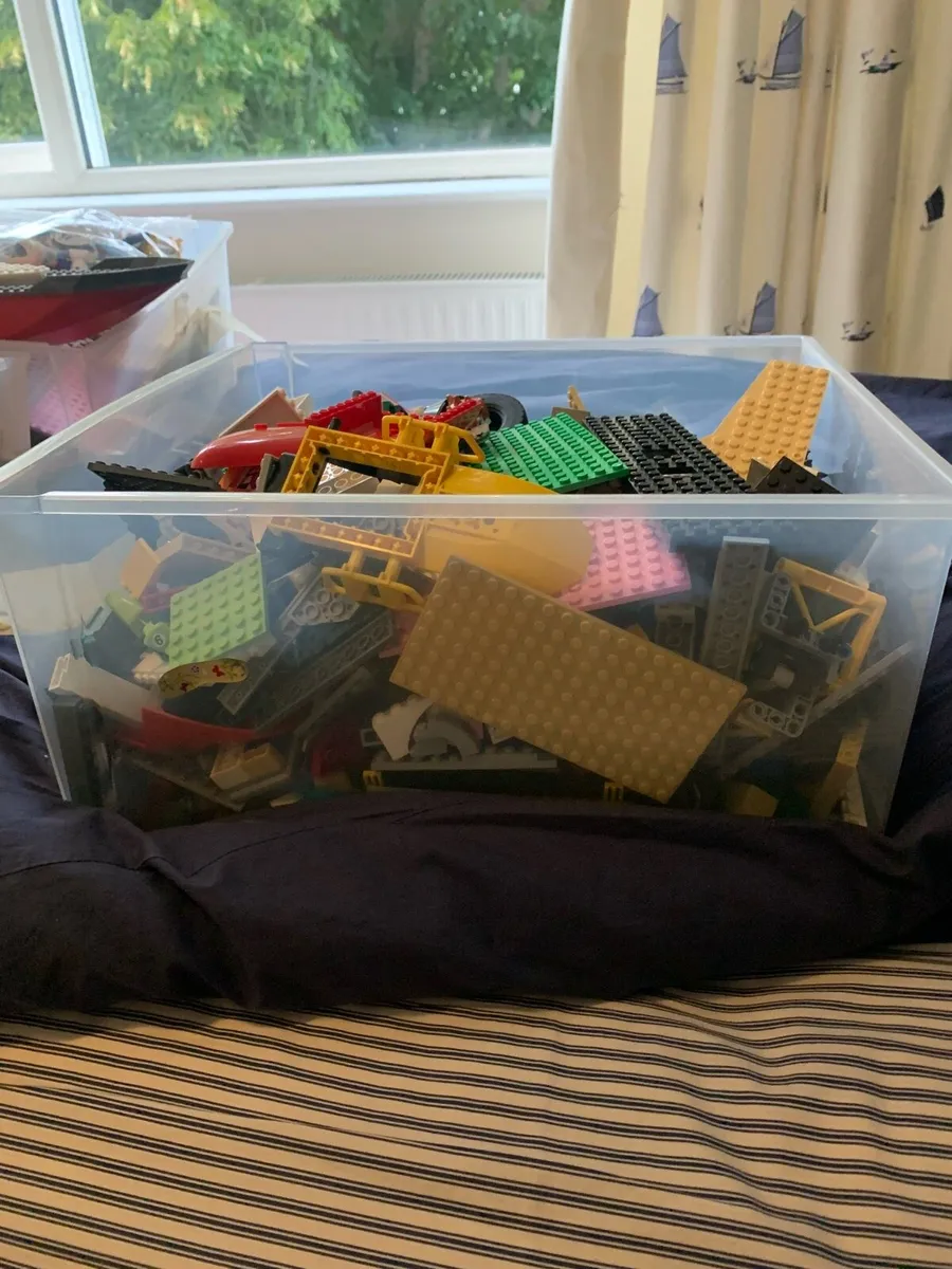 Box of Lego from years 2000-2018 - Image 2