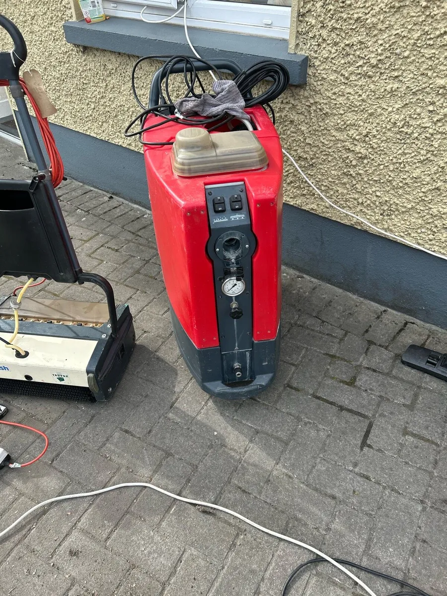 Carpet and upholstery cleaning machine - Image 1