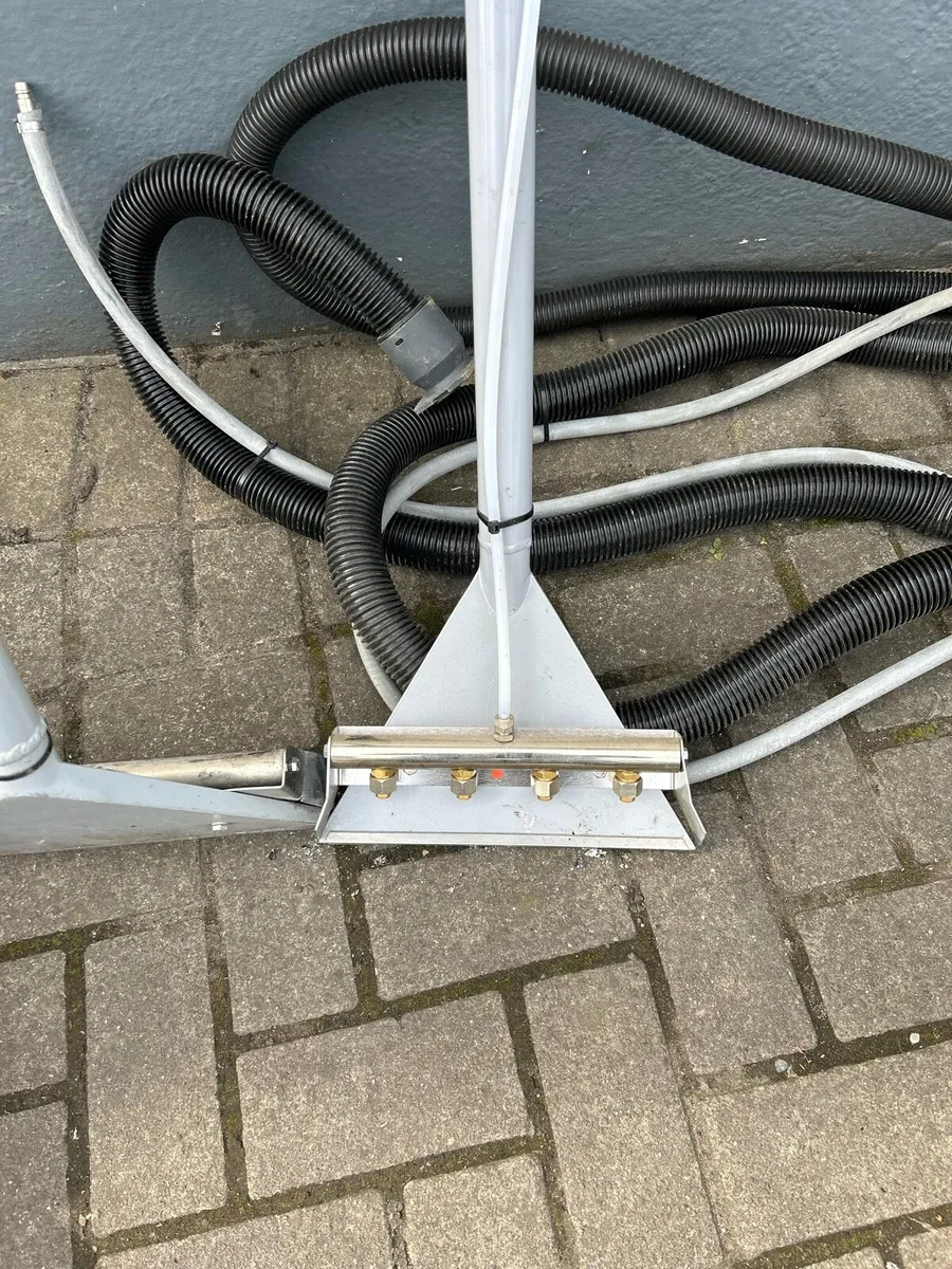 Carpet and upholstery cleaning machine - Image 4