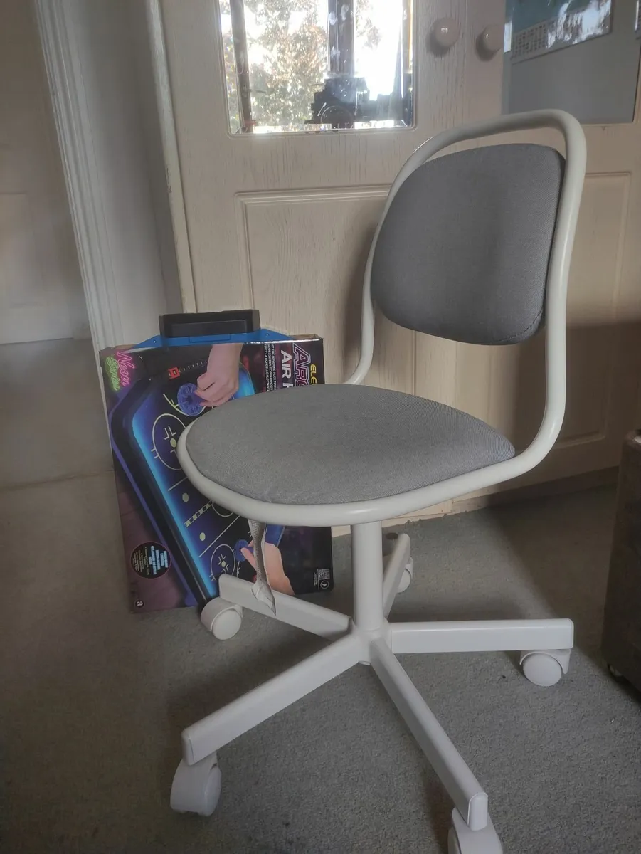 Set for kids room (desk, 2 storage units, chair) - Image 2