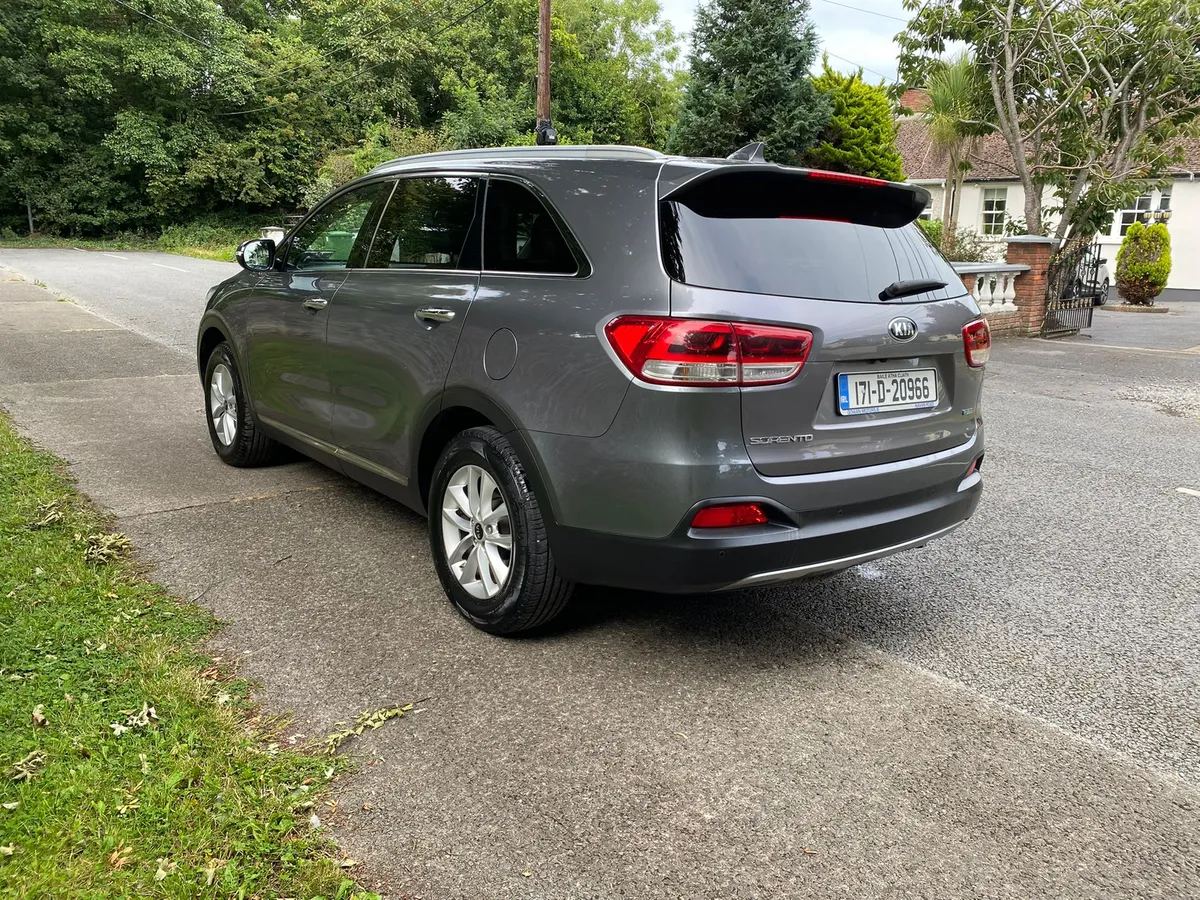 KIA SORENTO 2.2 4x2 PLATINUM - Image 4