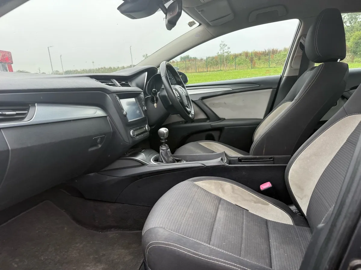 2015 (152) Toyota Avensis 1.6 D4D - Image 3