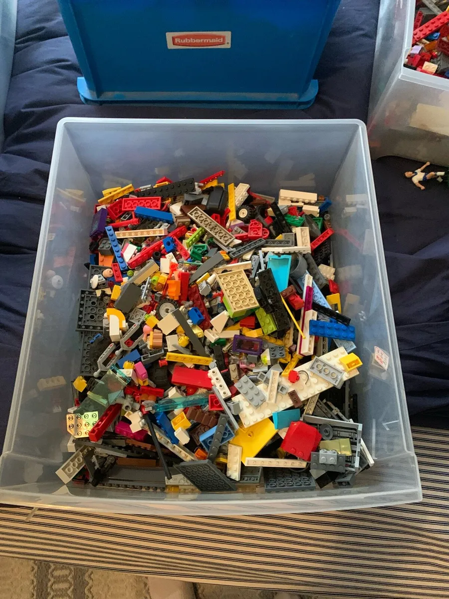 Box of Lego from years 2000-2018 - Image 1