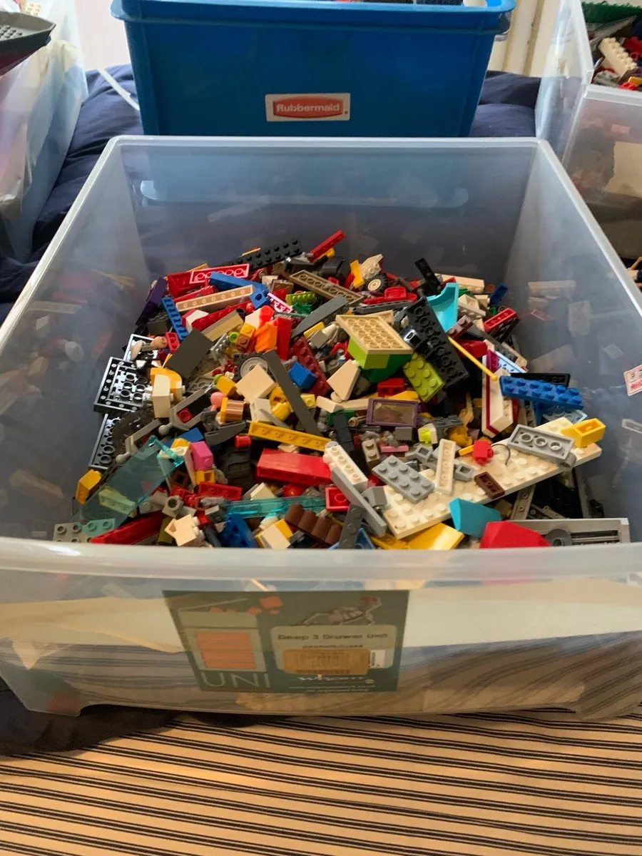 Box of Lego from years 2000-2018 - Image 2