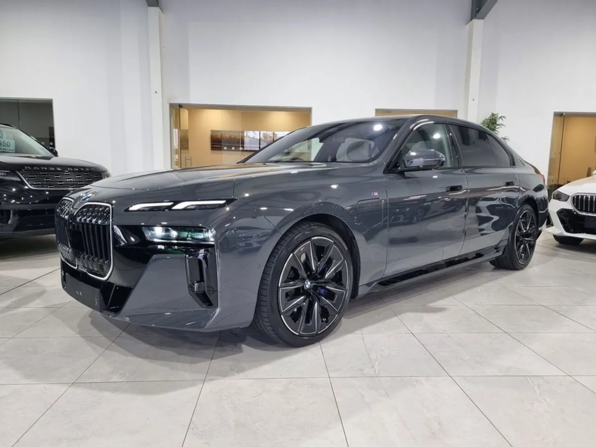 BMW 7 Series Stunning Colour Combo - Image 1