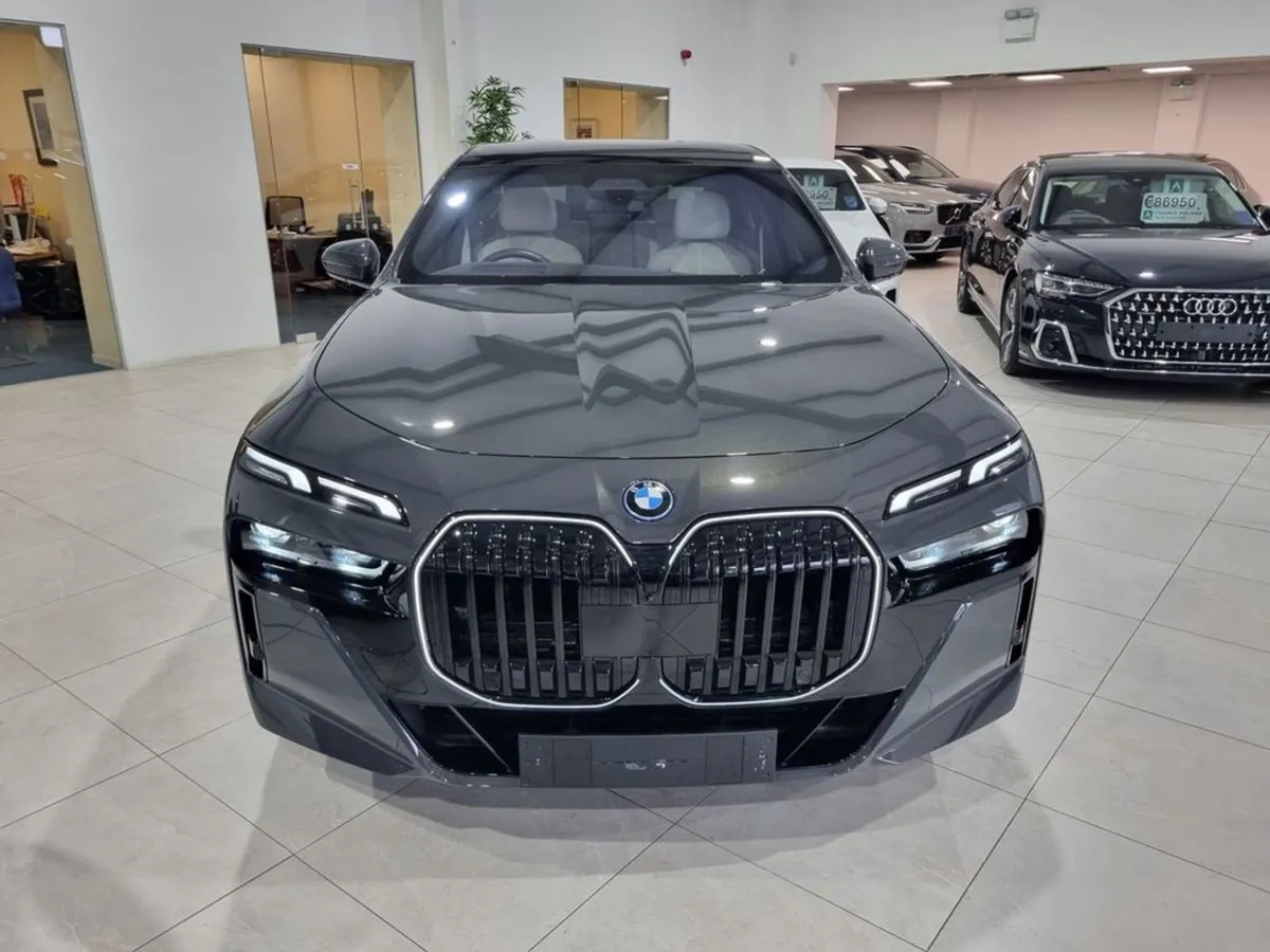 BMW 7 Series Stunning Colour Combo - Image 2