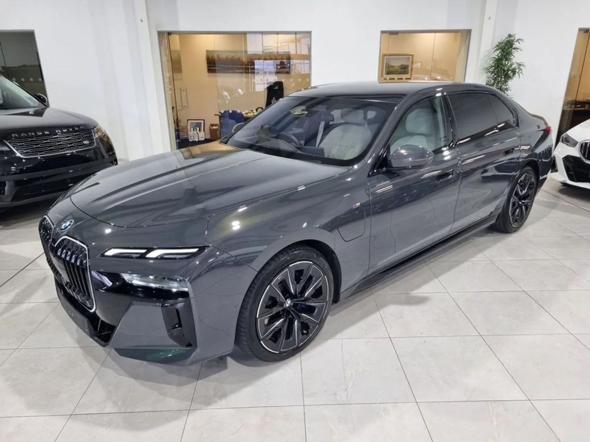 BMW 7 Series Stunning Colour Combo - Image 3