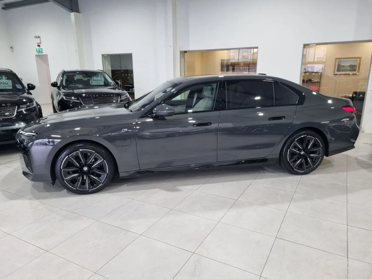 BMW 7 Series Stunning Colour Combo - Image 4