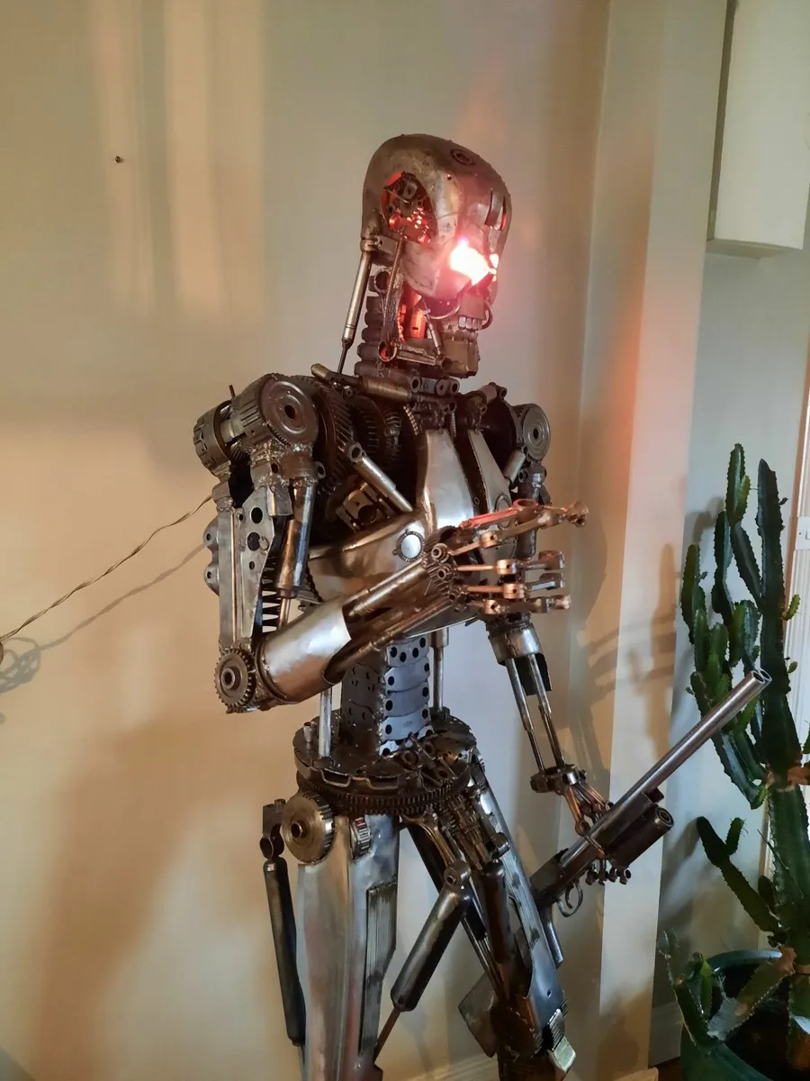 'TERMINATOR'  ART PIECE,  7 FEET TALL. - Image 3