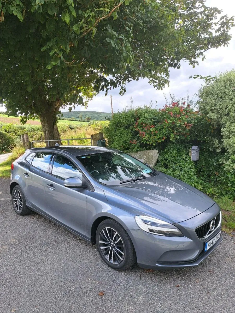 171 Volvo V40 Diesel - Image 1