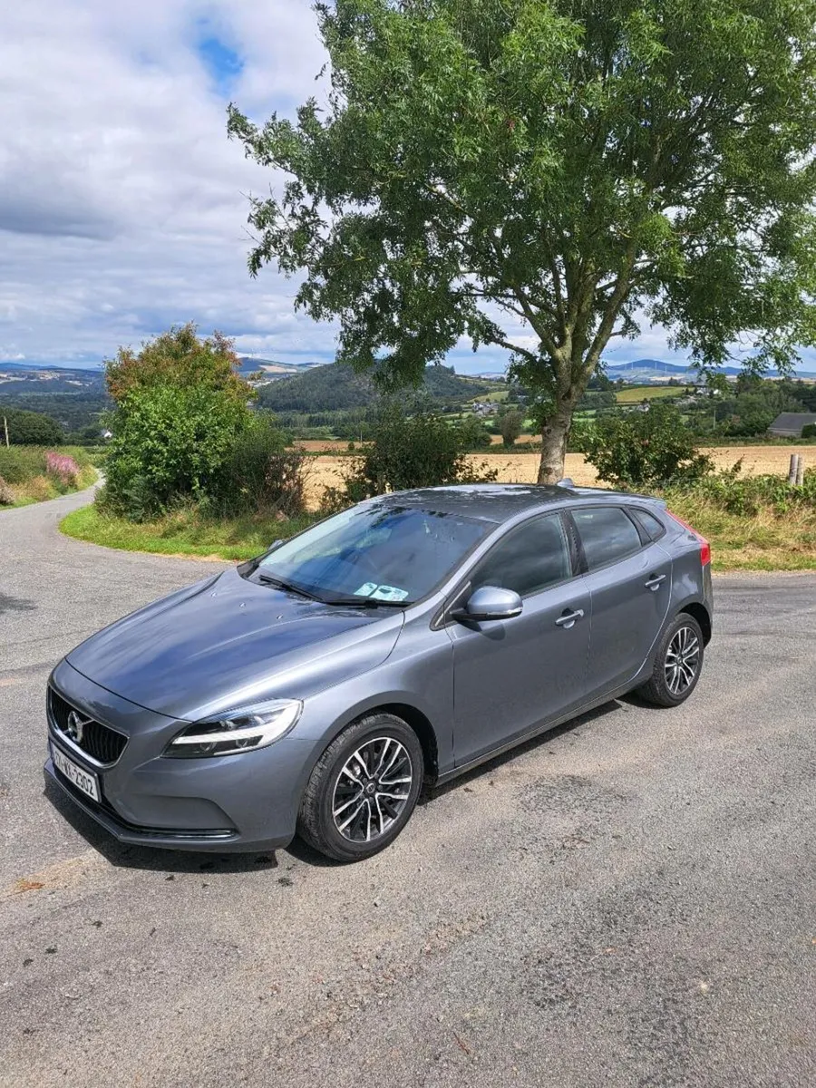 171 Volvo V40 Diesel - Image 2