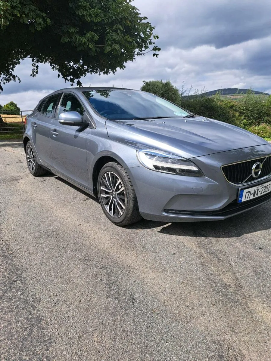 171 Volvo V40 Diesel - Image 3