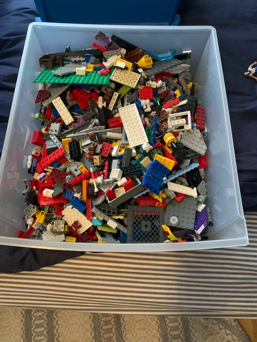 Box of Lego from years 2000-2018 - Image 1
