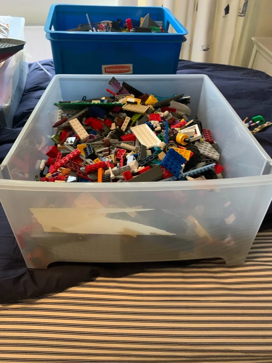 Box of Lego from years 2000-2018 - Image 2