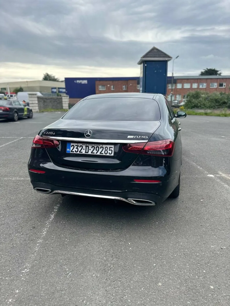 Mercedes-Benz E-Class 2023 - Image 2