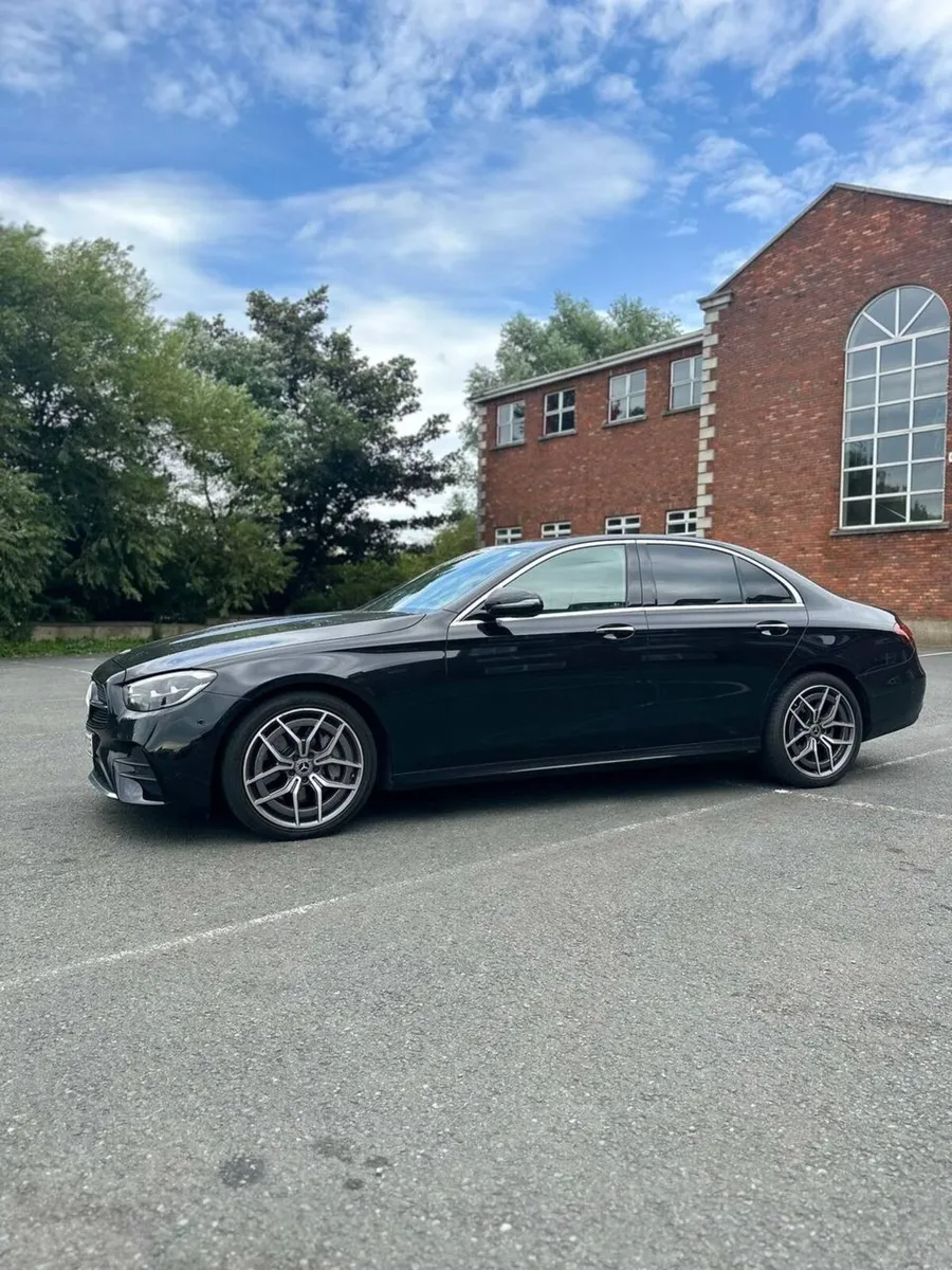 Mercedes-Benz E-Class 2023 - Image 3