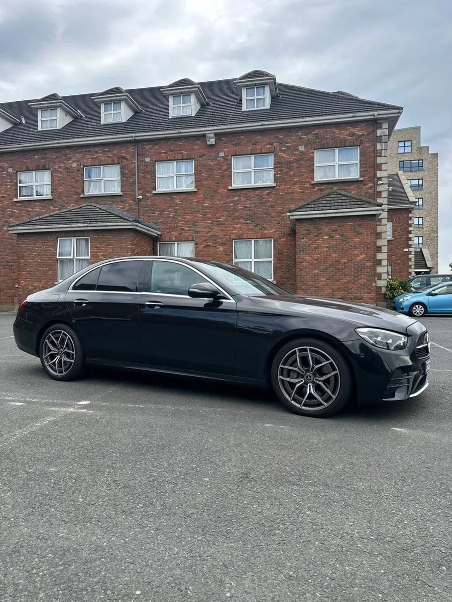 Mercedes-Benz E-Class 2023 - Image 4
