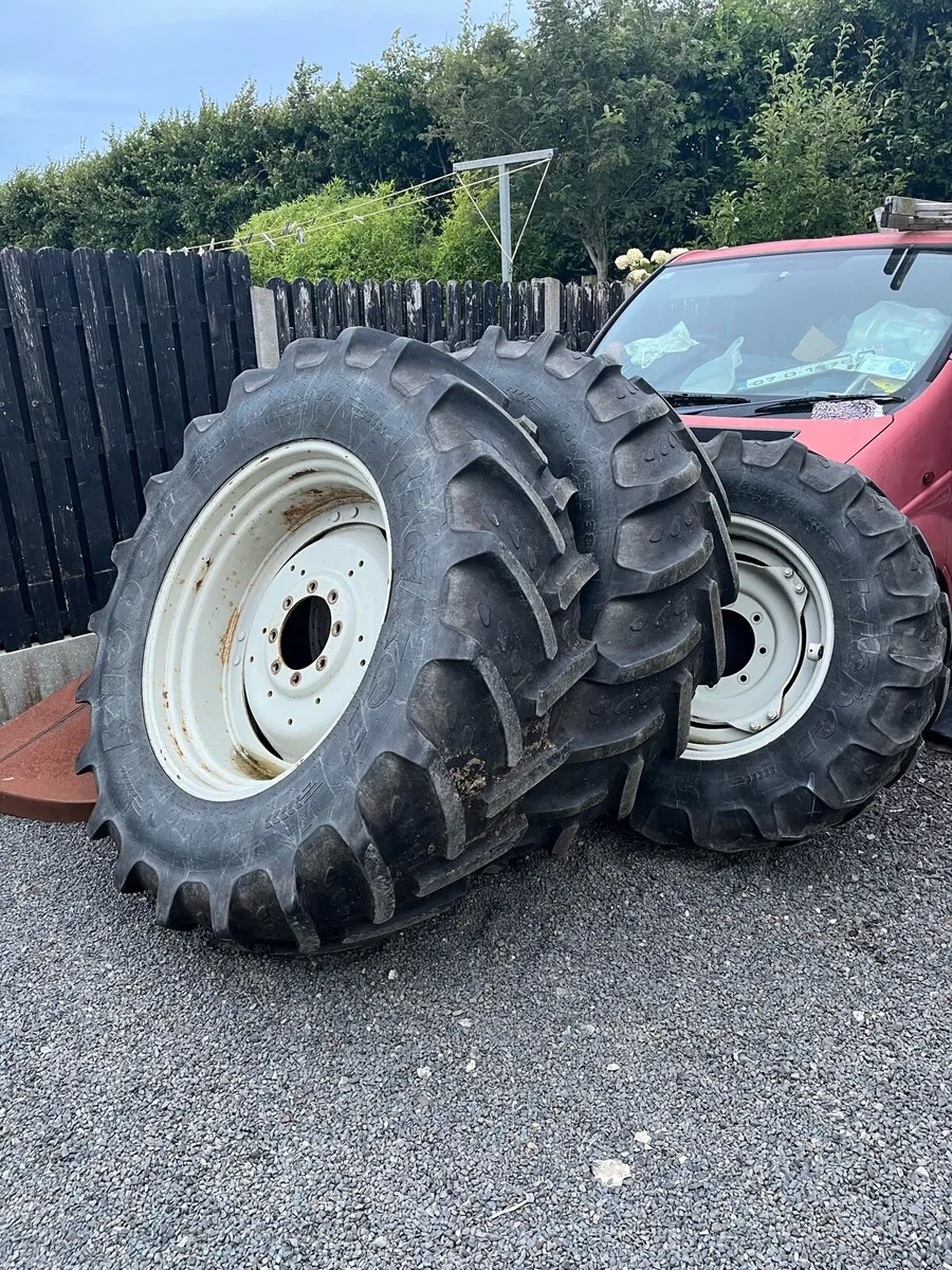 Valtra tyres and rims - Image 1