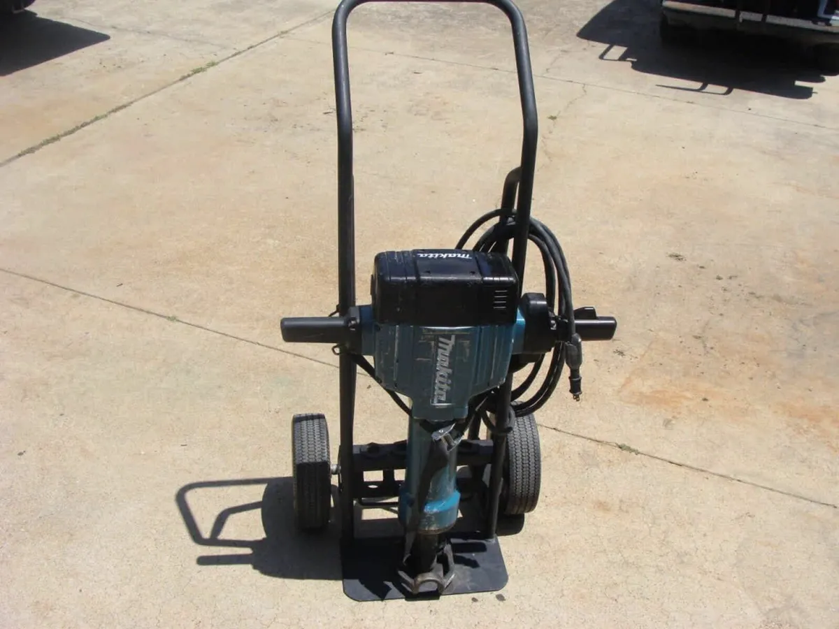 Makita HM1810 Jack Hammer - Image 1