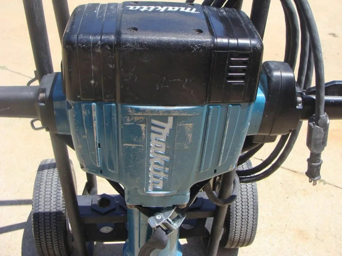 Makita HM1810 Jack Hammer - Image 2