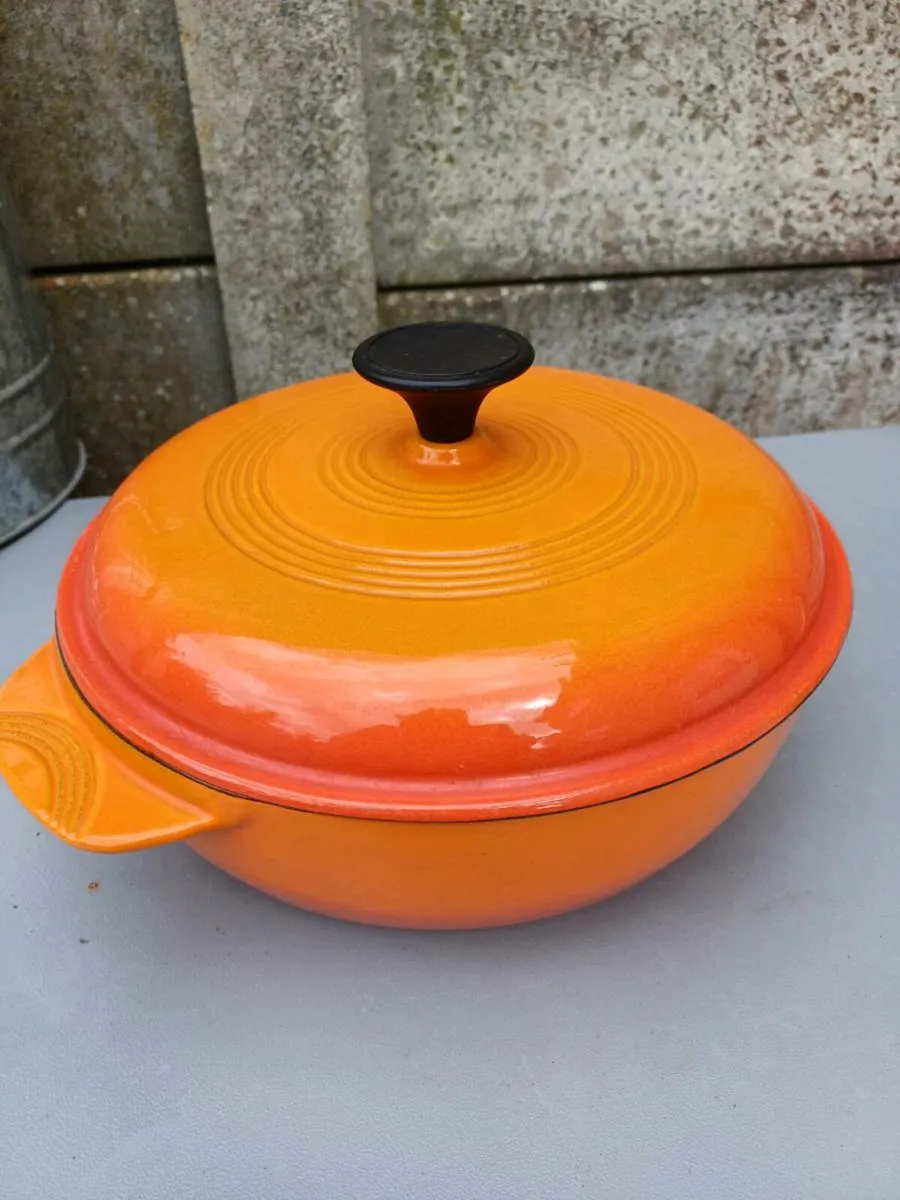 Vintage Le Creuset Round Casserole Dish - Image 1