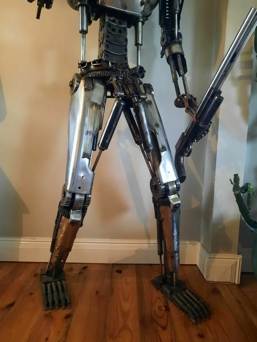 'TERMINATOR'  ART PIECE,  7 FEET TALL. - Image 4