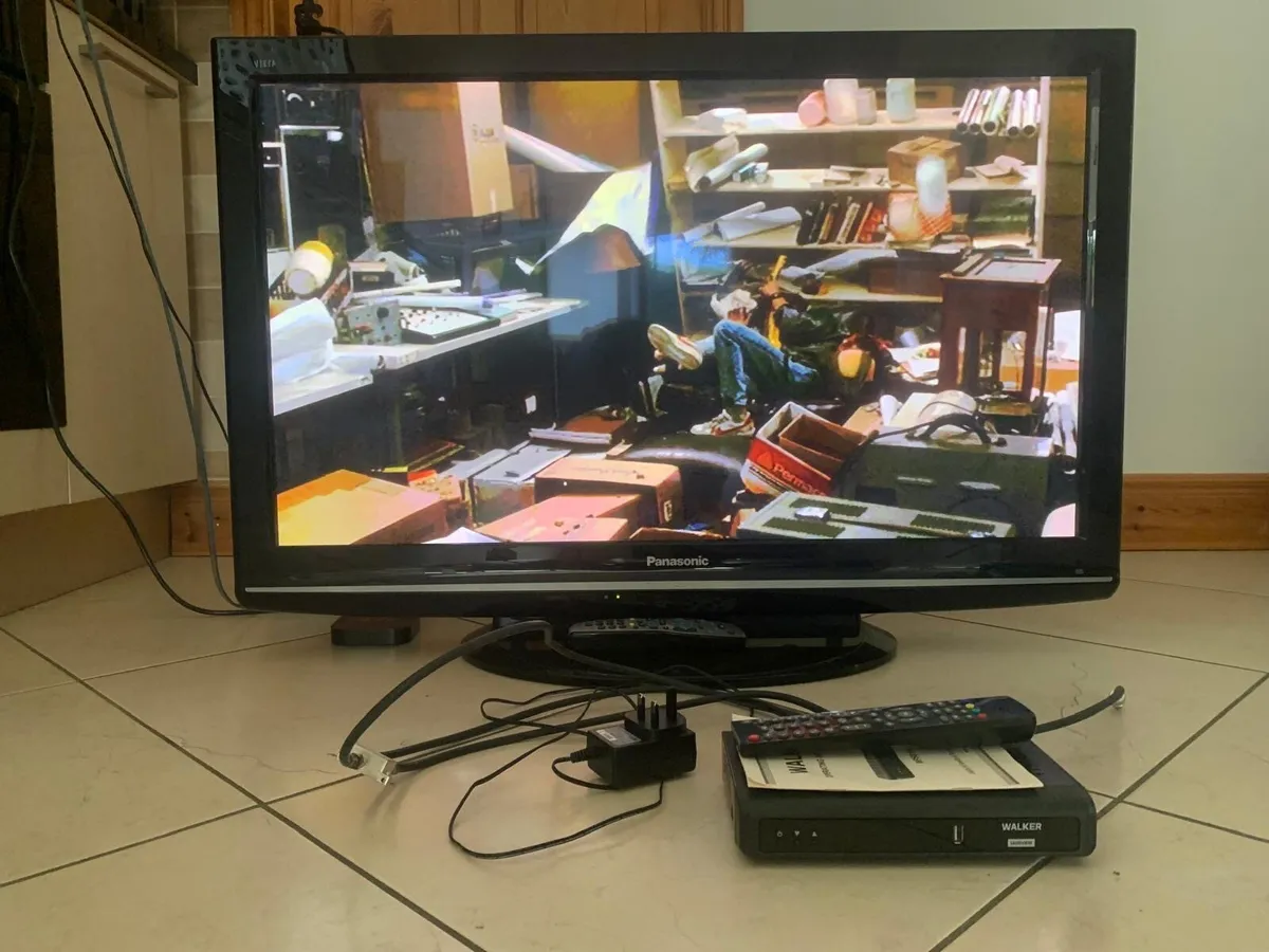 Panasonic 40 inch TV with saorview box - Image 2