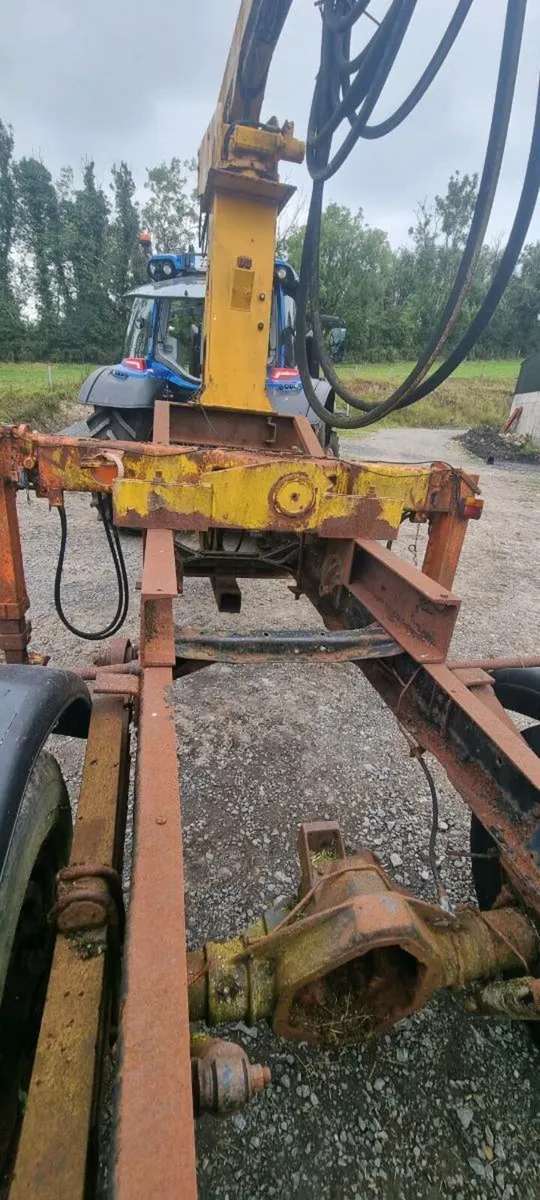 Tractor drawn hoist cherrypicker - Image 2