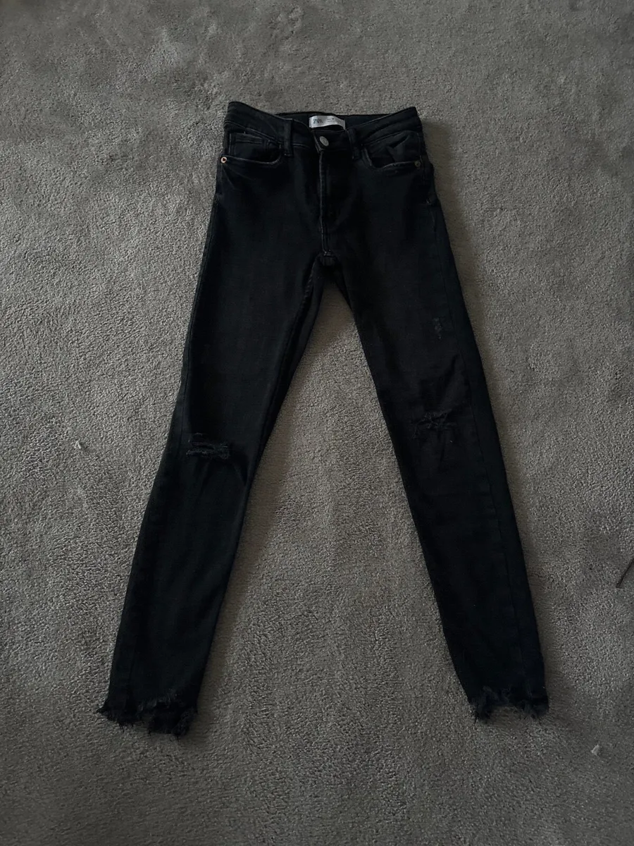 Zara Jeans ( ripped style )