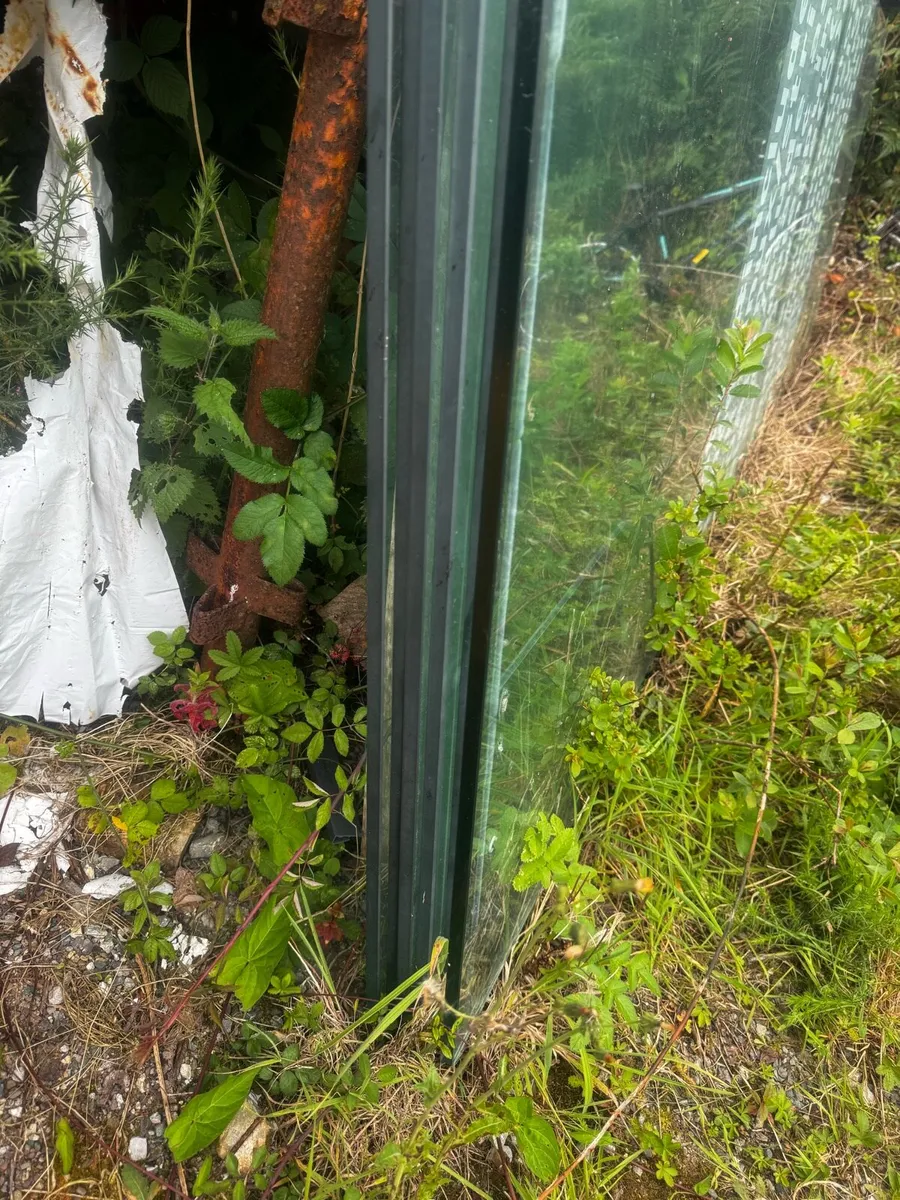 Outdoor glass and bollards - Image 1