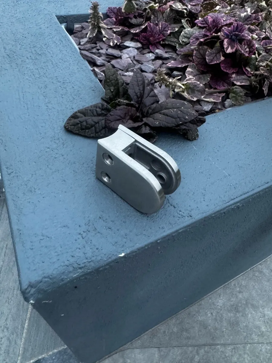 Outdoor glass and bollards - Image 4