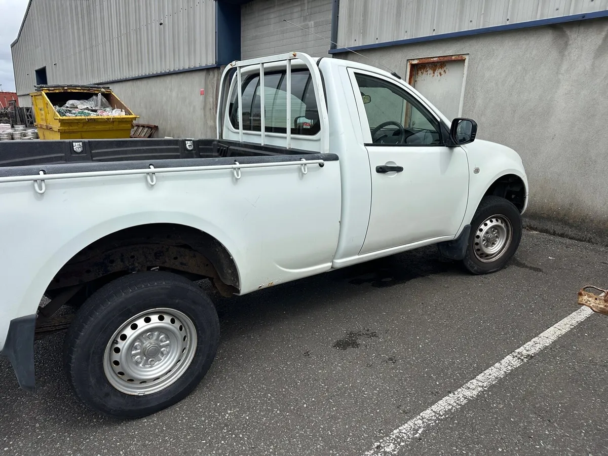 Mitsubishi l200 very low mileage - Image 2