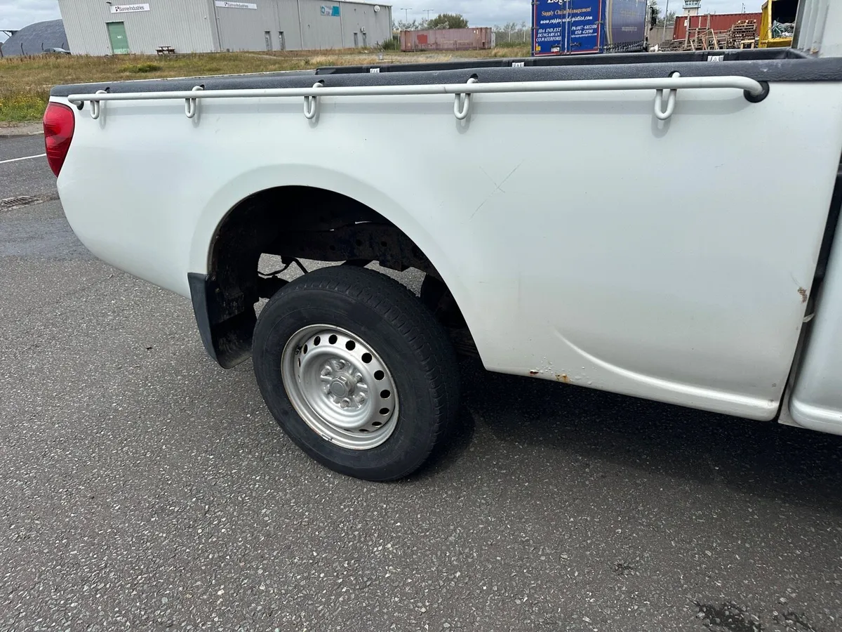 Mitsubishi l200 very low mileage - Image 3