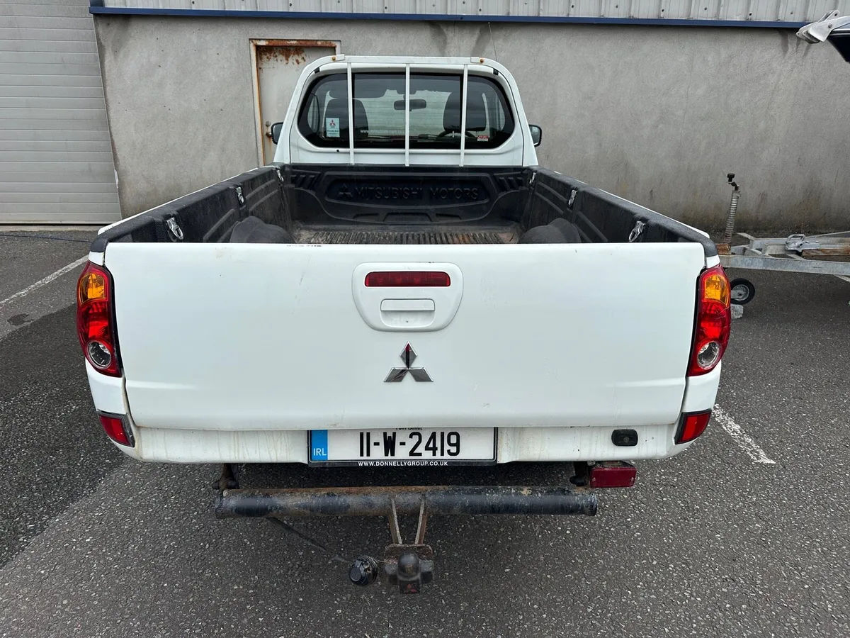 Mitsubishi l200 very low mileage - Image 4