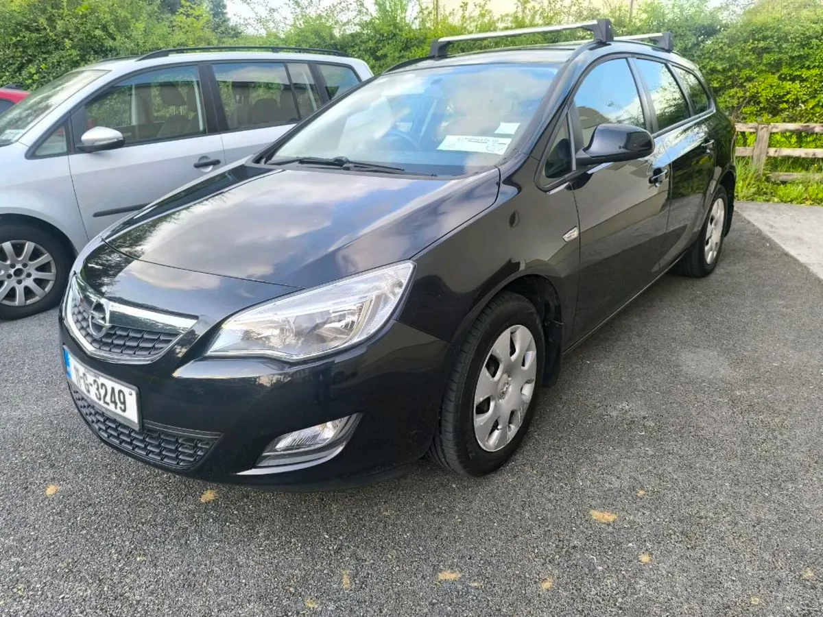11 Opel Astra 1.4 . Low kilometres - Image 1