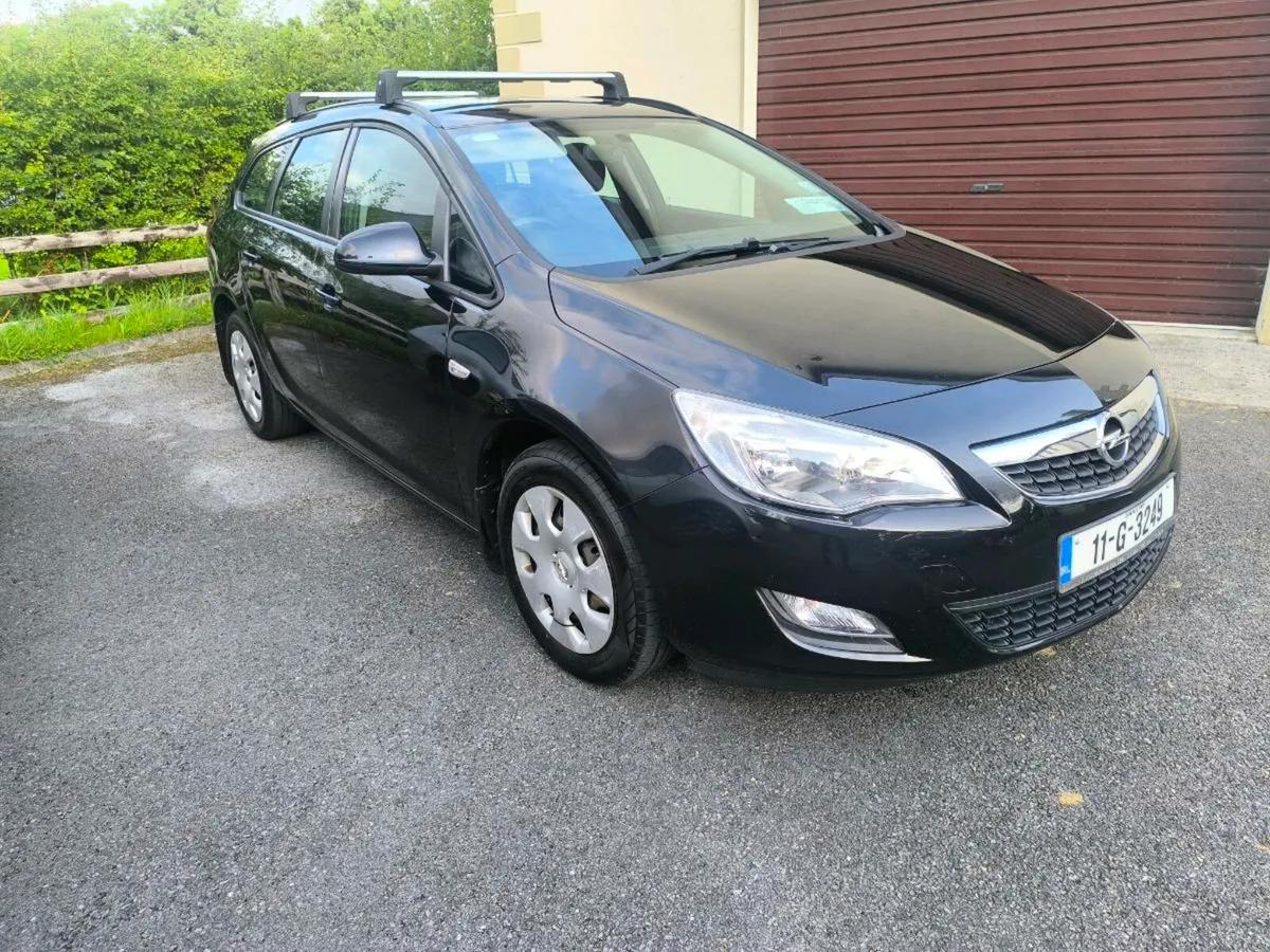 11 Opel Astra 1.4 . Low kilometres - Image 2