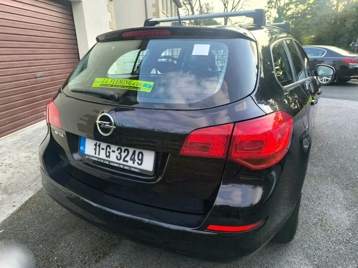 11 Opel Astra 1.4 . Low kilometres - Image 3