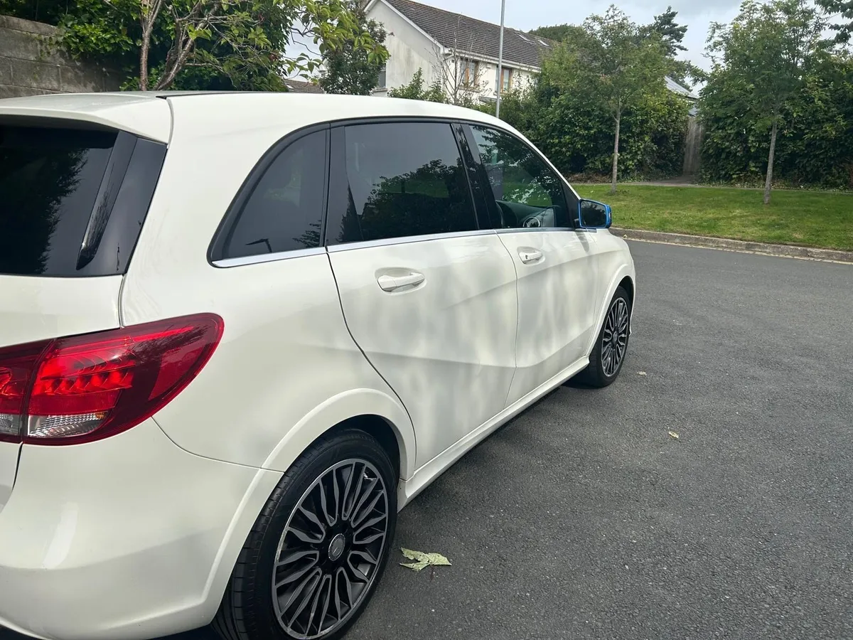 Mercedes B250e Electric art edition automatic - Image 2