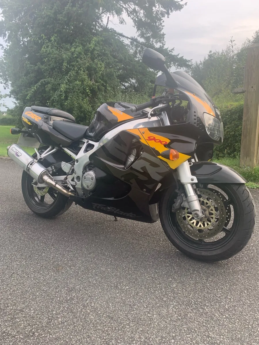 Honda CBR900 Fireblade - Image 1