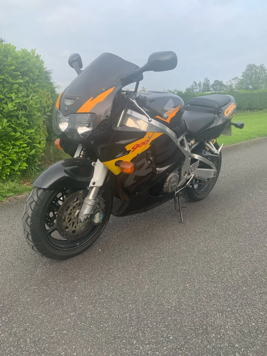Honda CBR900 Fireblade - Image 2